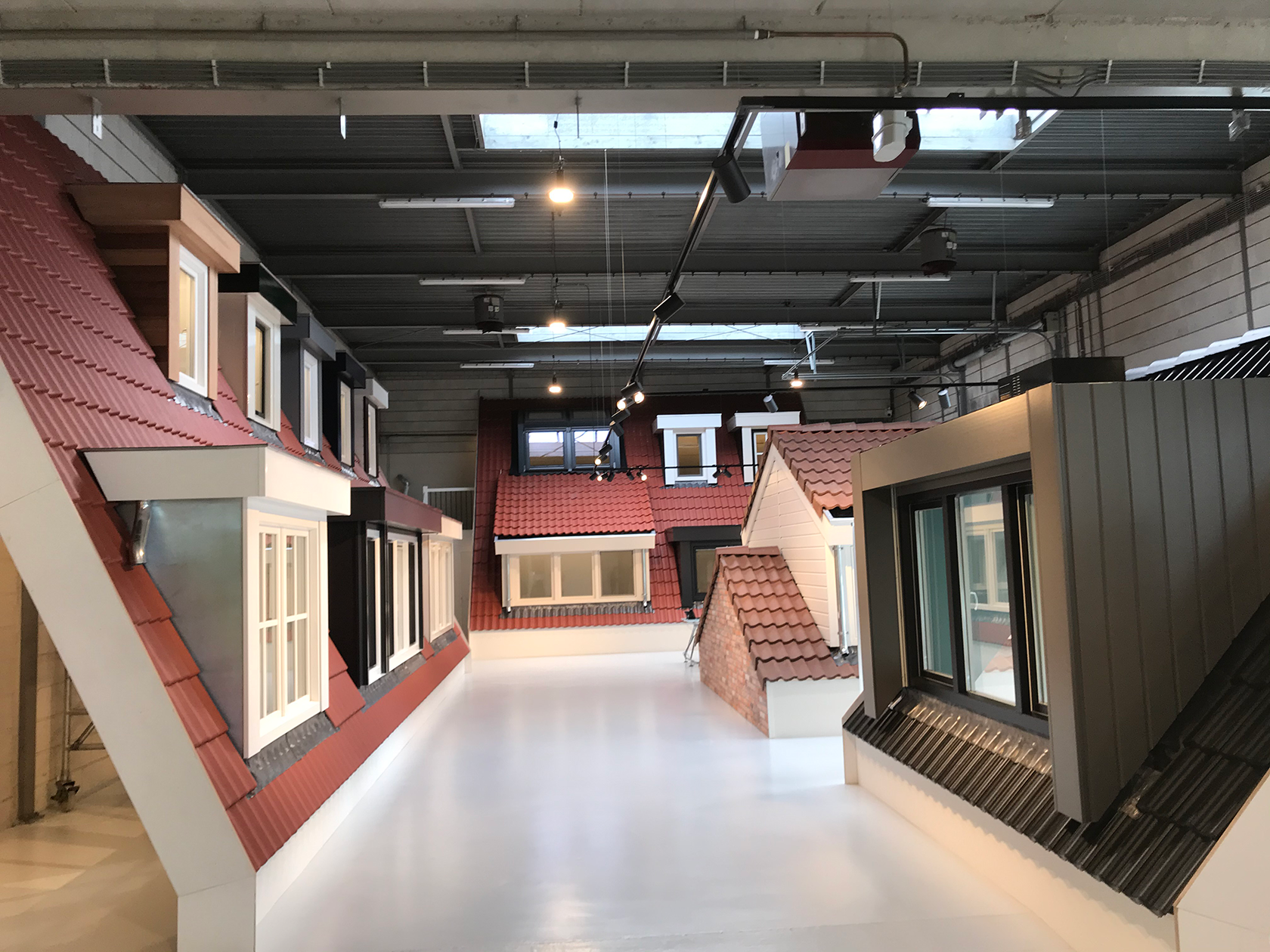 Vestiging Cruquius van Ruiter Dakkapellen, binnen showroom dakkapellen.